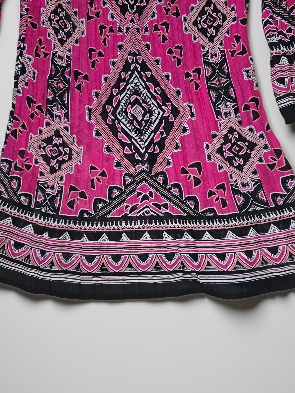 Alfani Black and Pink Geometric Blouse, Pleating- Tailored Pink & Black Size 6 - Picture 3 of 9